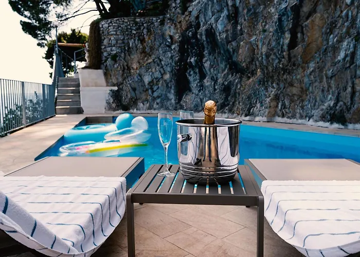 Eris Private Sea Access Pool E Villa *